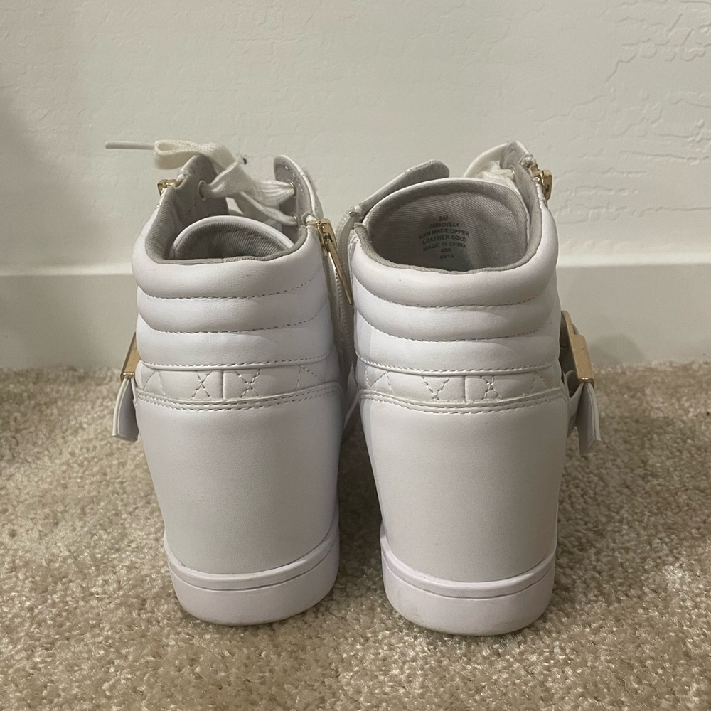 Sneaker - Picture 5 of 8